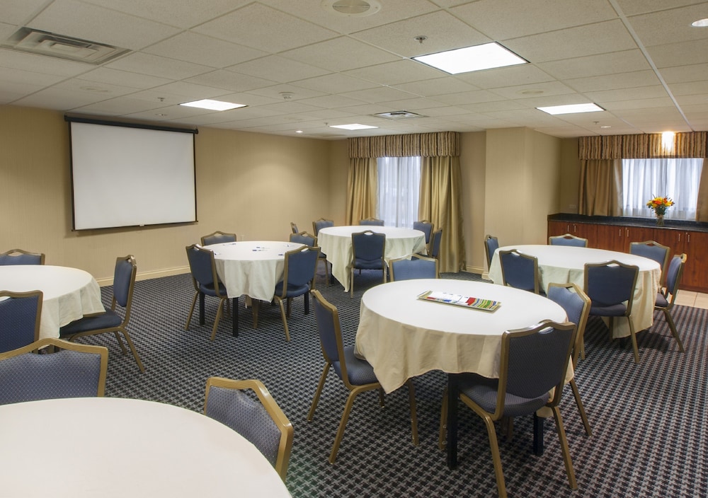 holiday inn express hotel and suites buffalo airport by ihg