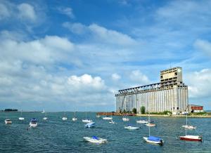 holiday inn express hotel and suites buffalo airport by ihg