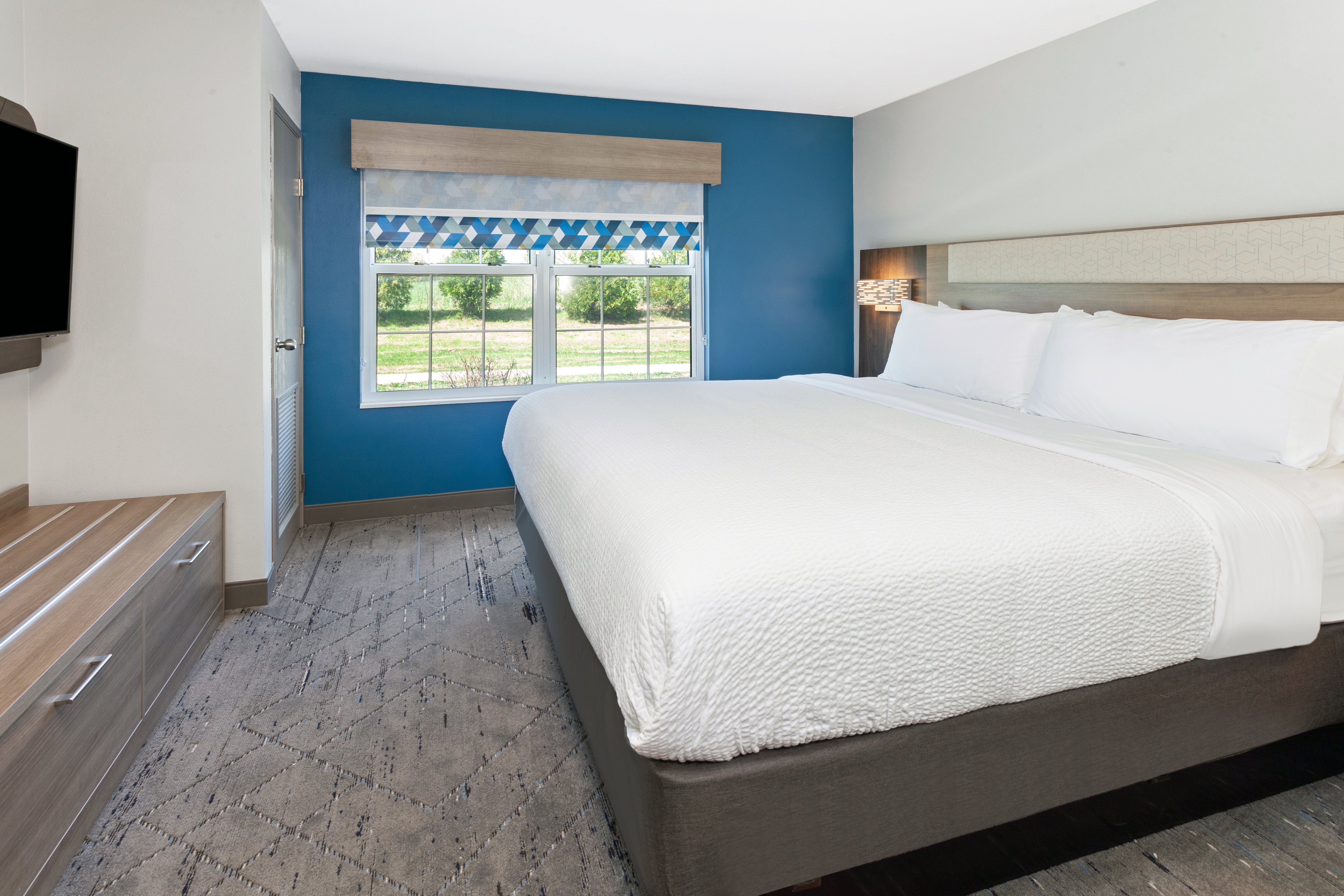 holiday inn express and suites port washington by ihg