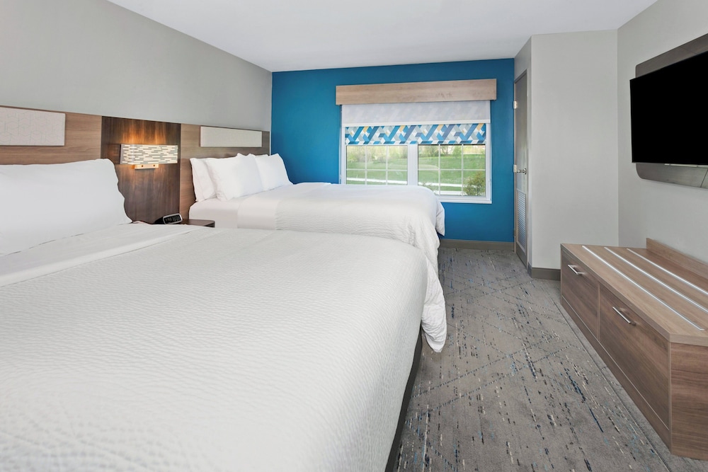 holiday inn express and suites port washington by ihg