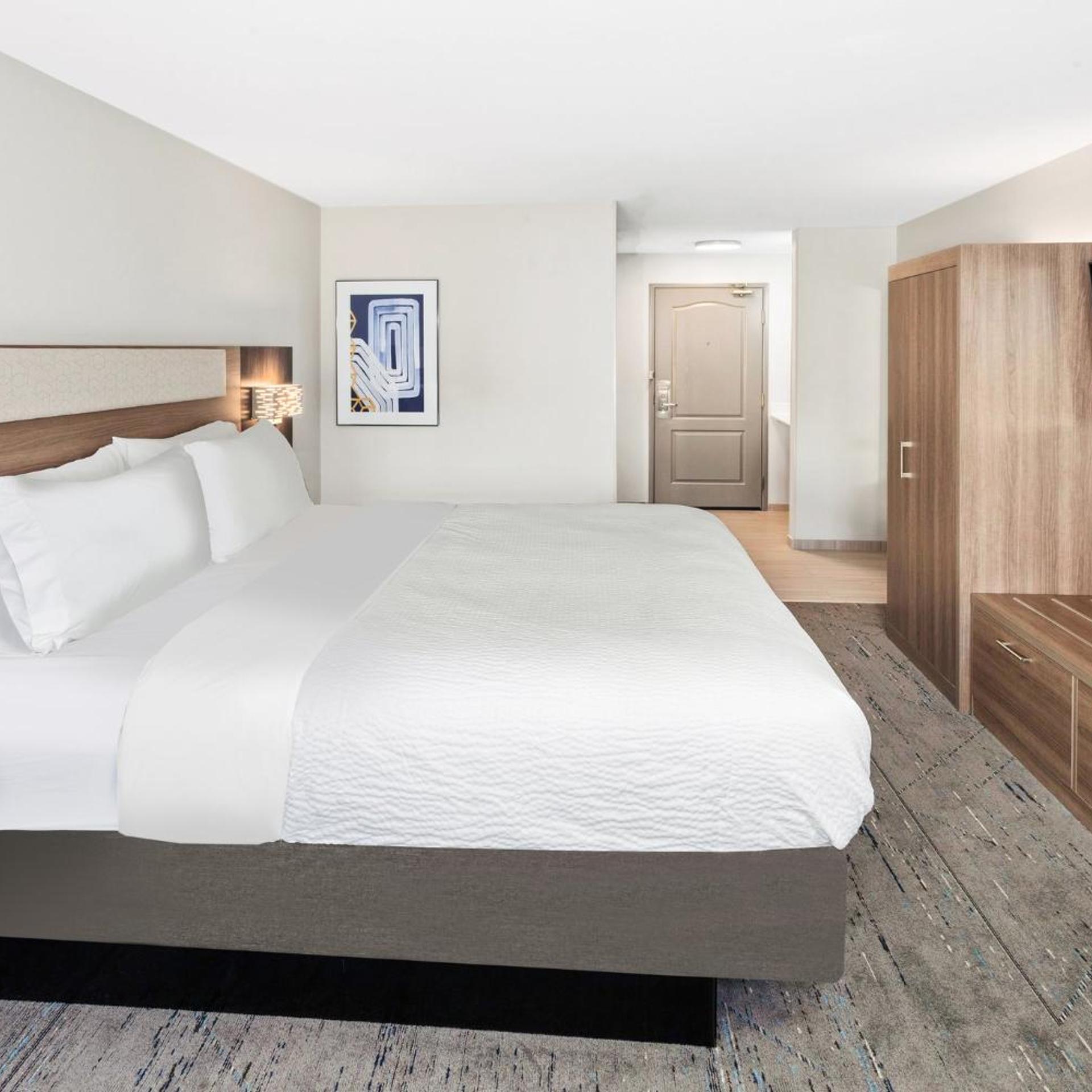 holiday inn express and suites port washington by ihg