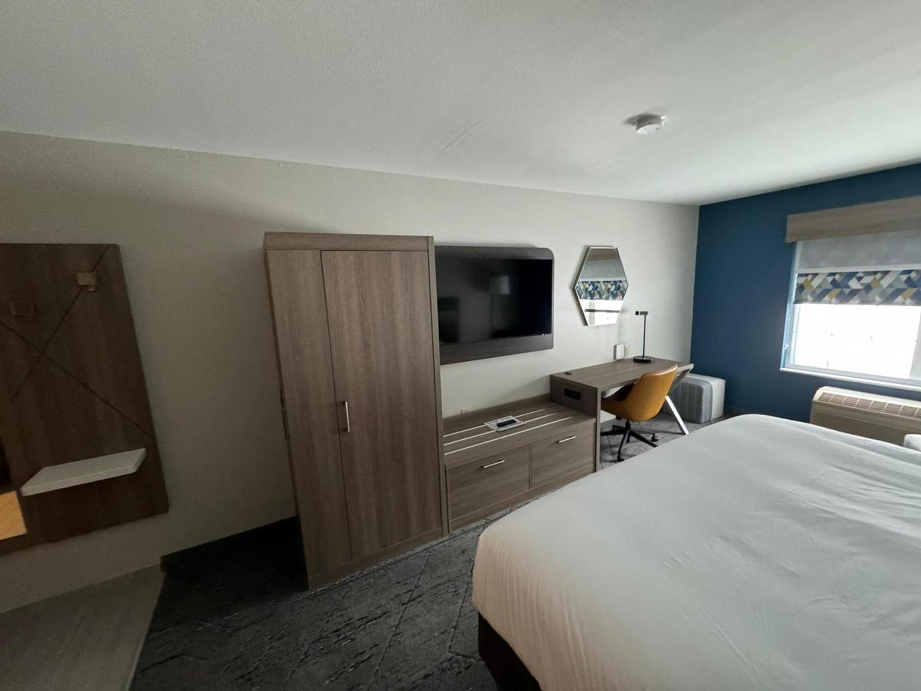 holiday inn express and suites port washington by ihg