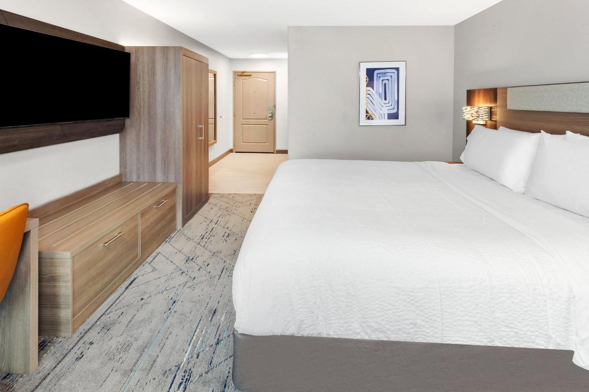 holiday inn express and suites port washington by ihg