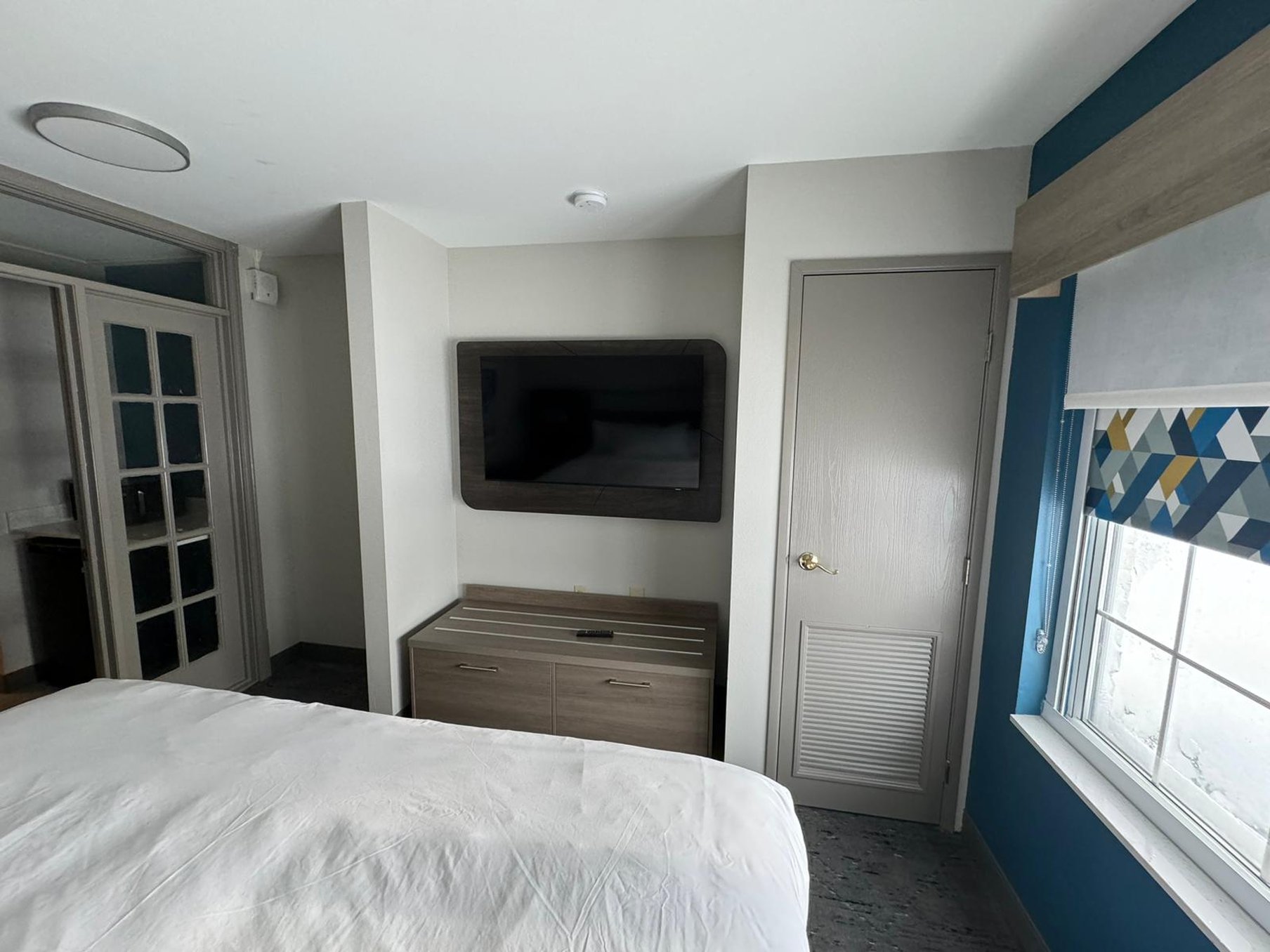 holiday inn express and suites port washington by ihg