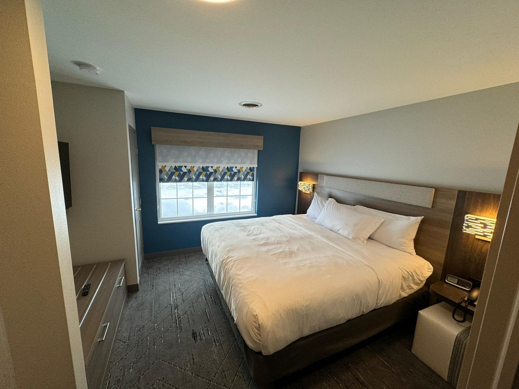 holiday inn express and suites port washington by ihg