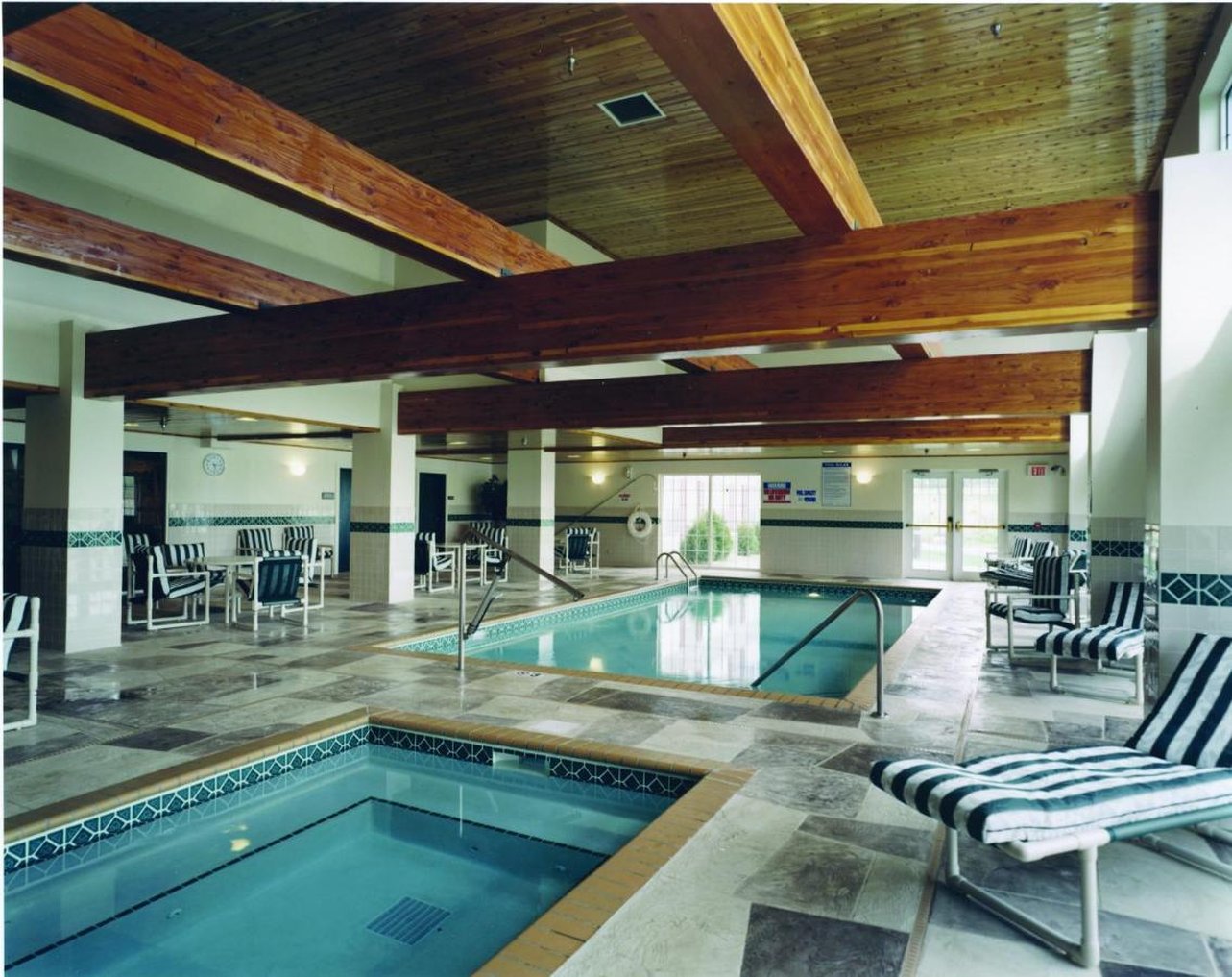 holiday inn express and suites port washington by ihg