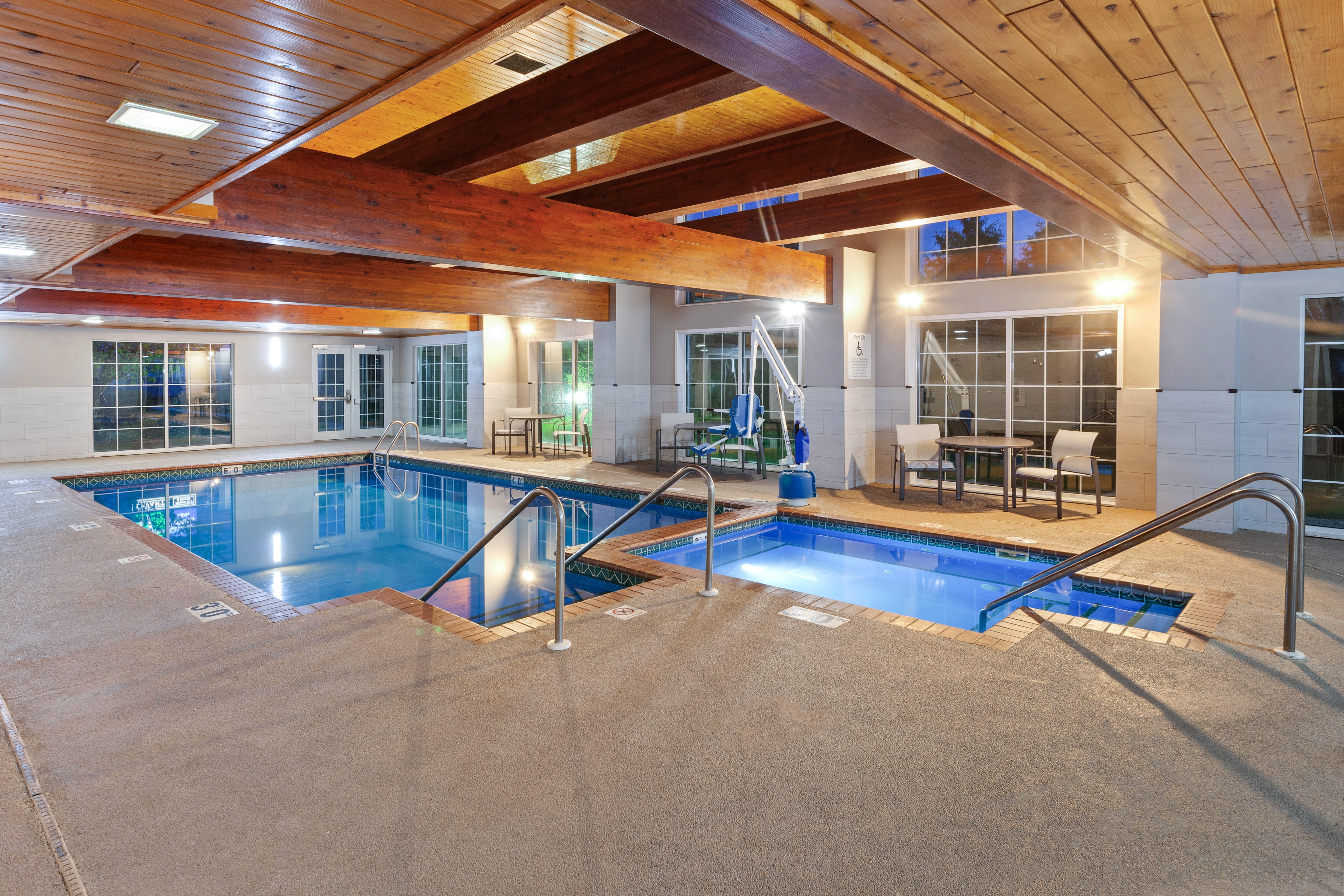 holiday inn express and suites port washington by ihg
