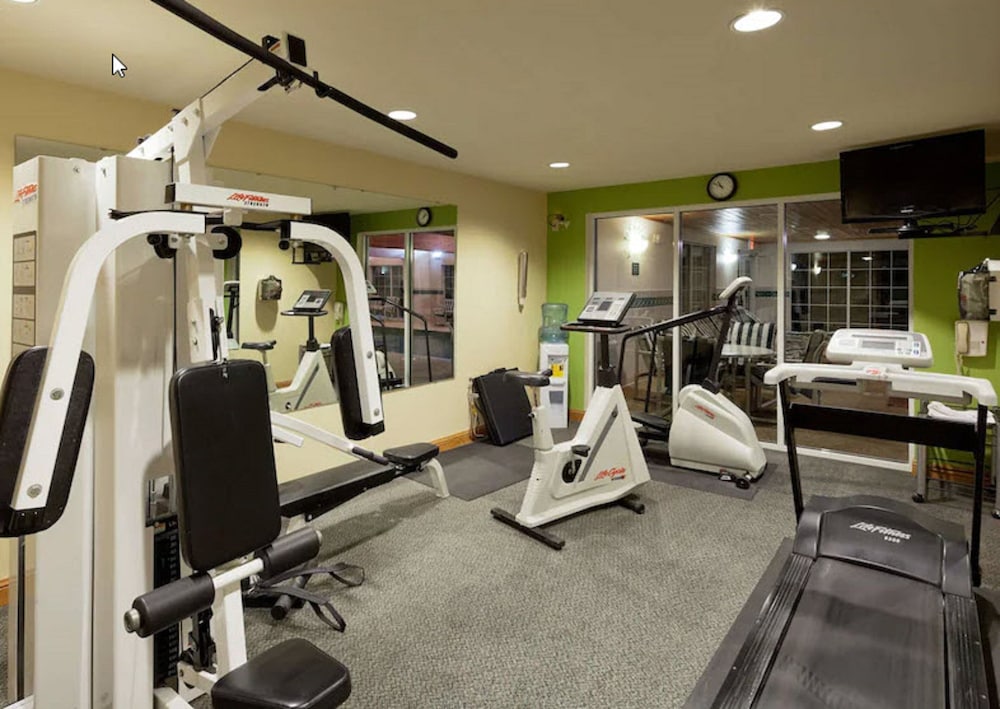 holiday inn express and suites port washington by ihg