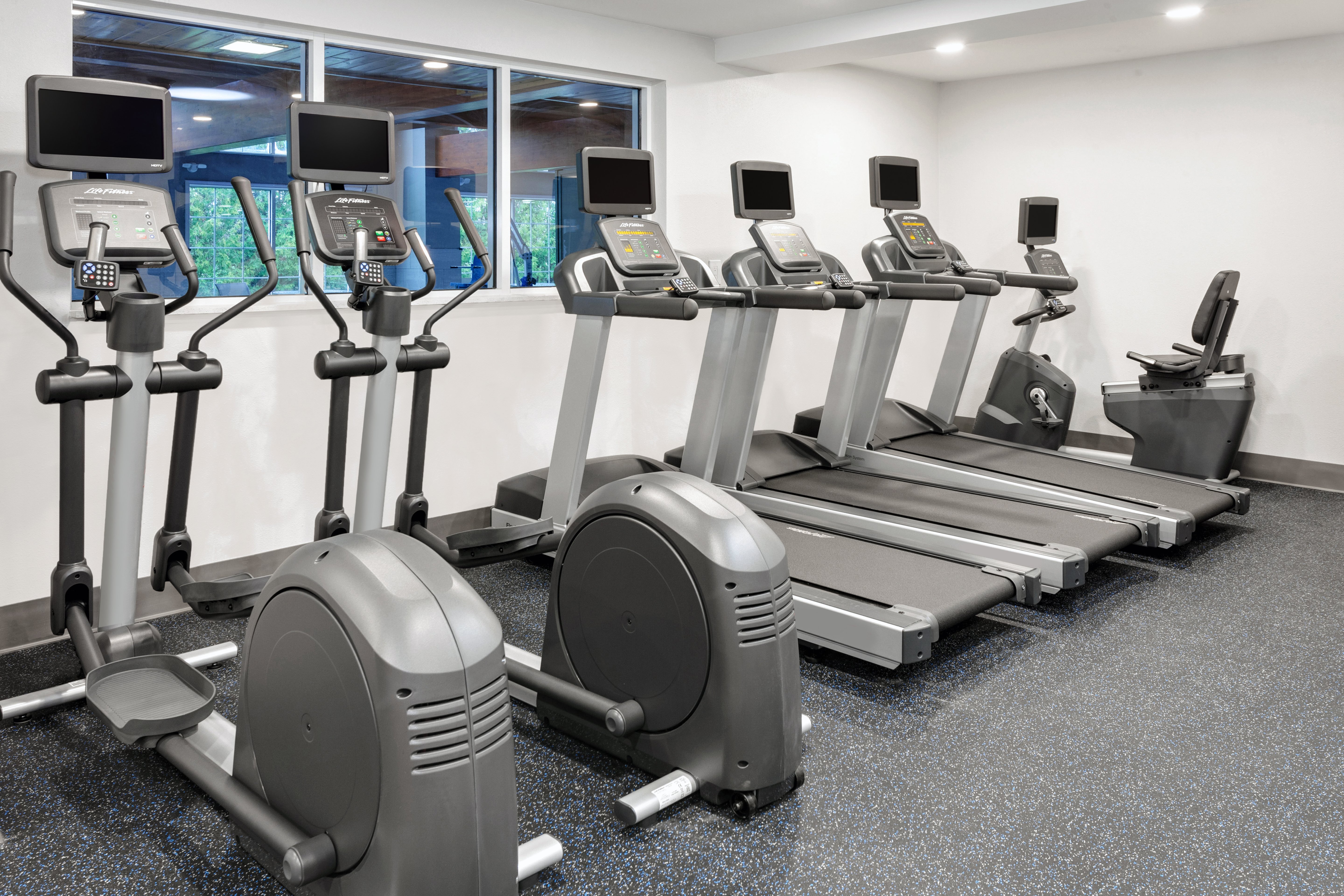 holiday inn express and suites port washington by ihg