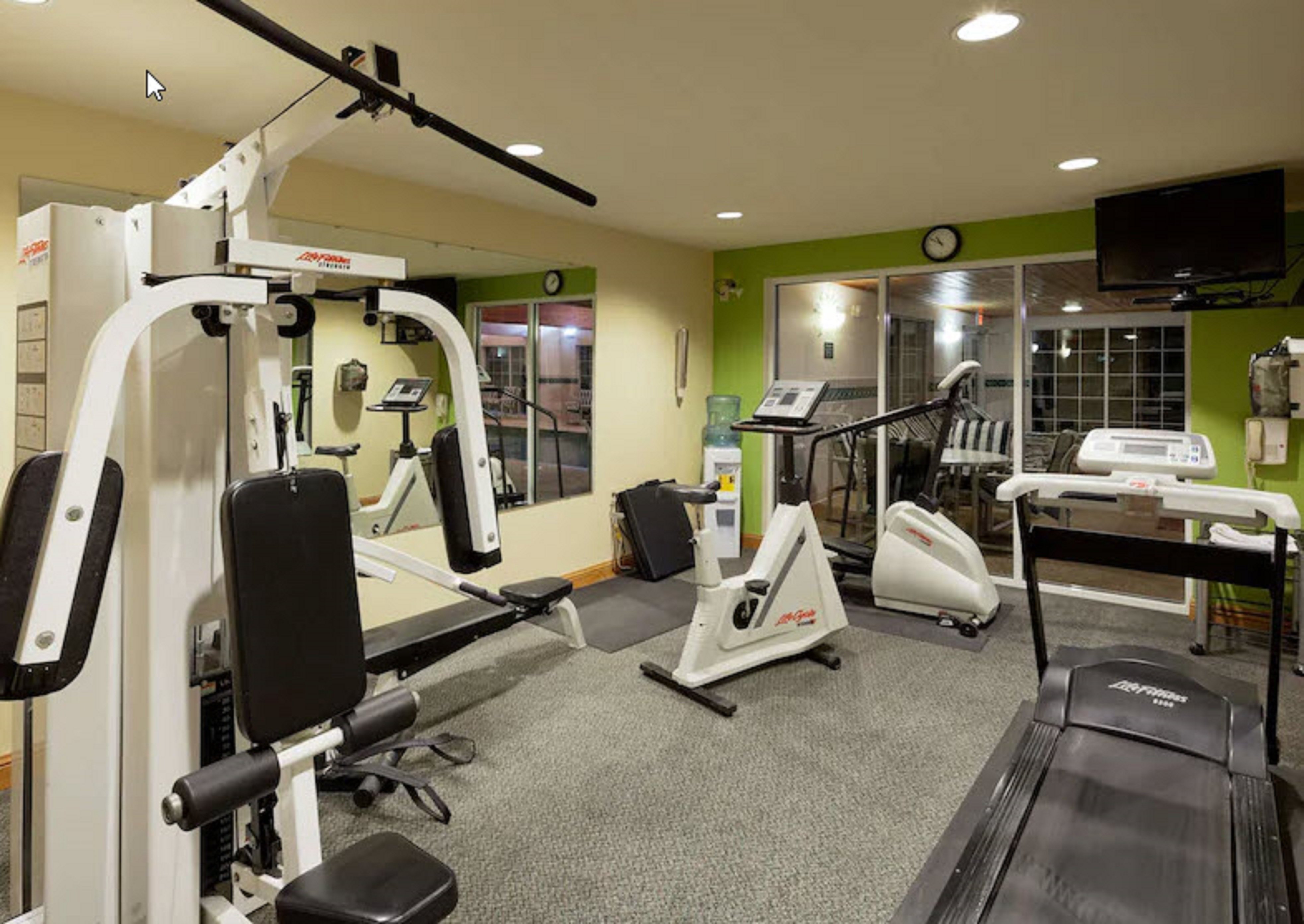 holiday inn express and suites port washington by ihg