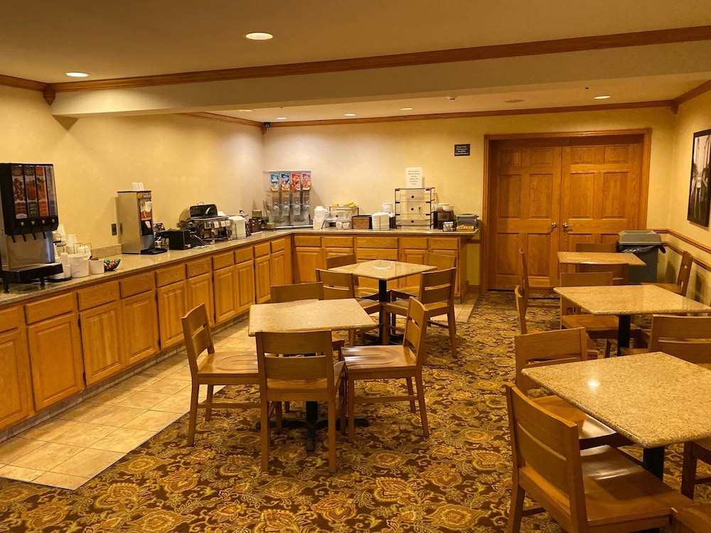 holiday inn express and suites port washington by ihg