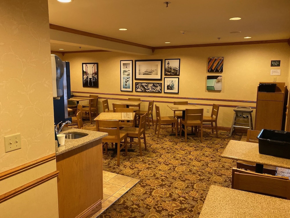 holiday inn express and suites port washington by ihg