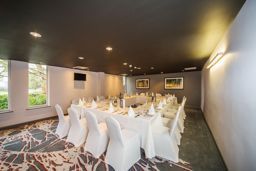 holiday inn reading south m4 jct11 by ihg