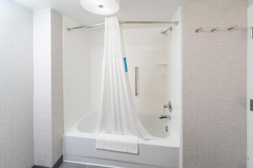 hampton inn swedesboro philadelphia