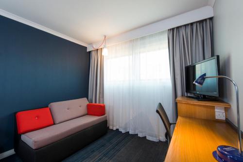 holiday inn express swansea east by ihg
