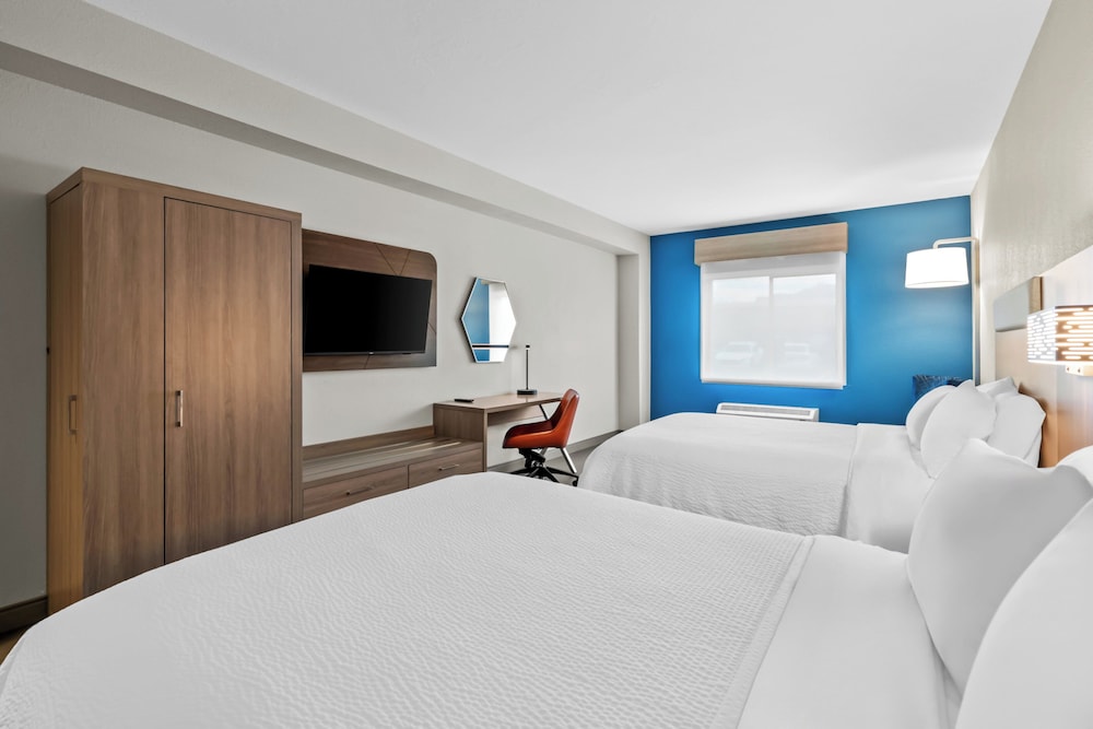 holiday inn express and suites ogden by ihg