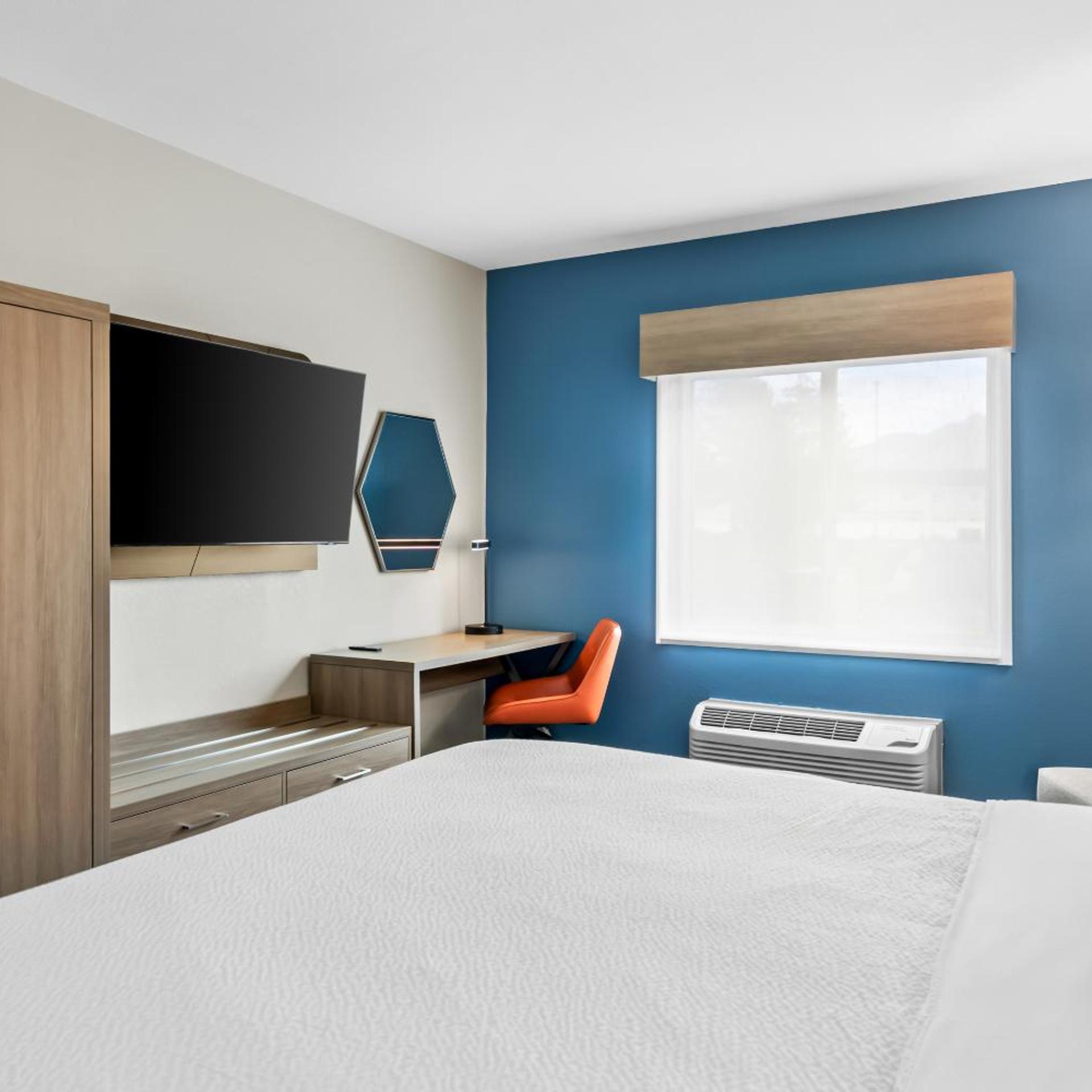 holiday inn express and suites ogden by ihg