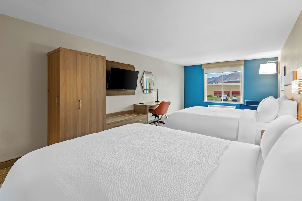 holiday inn express and suites ogden by ihg