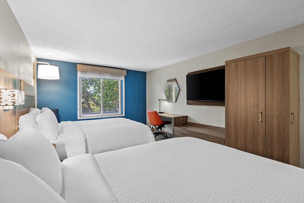 holiday inn express and suites ogden by ihg