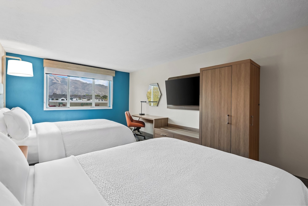 holiday inn express and suites ogden by ihg