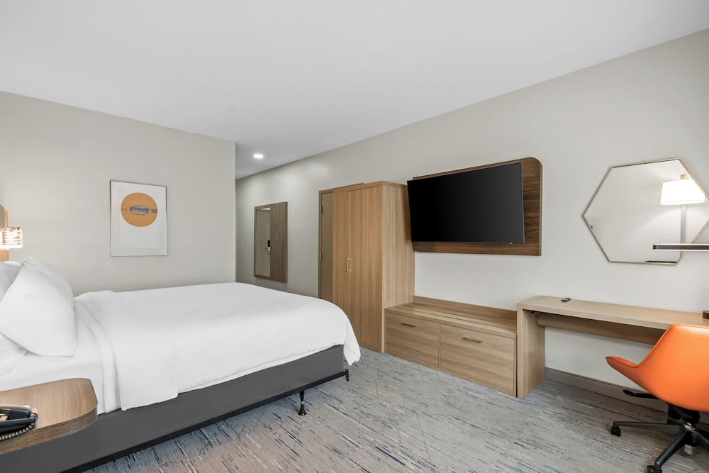 holiday inn express and suites ogden by ihg