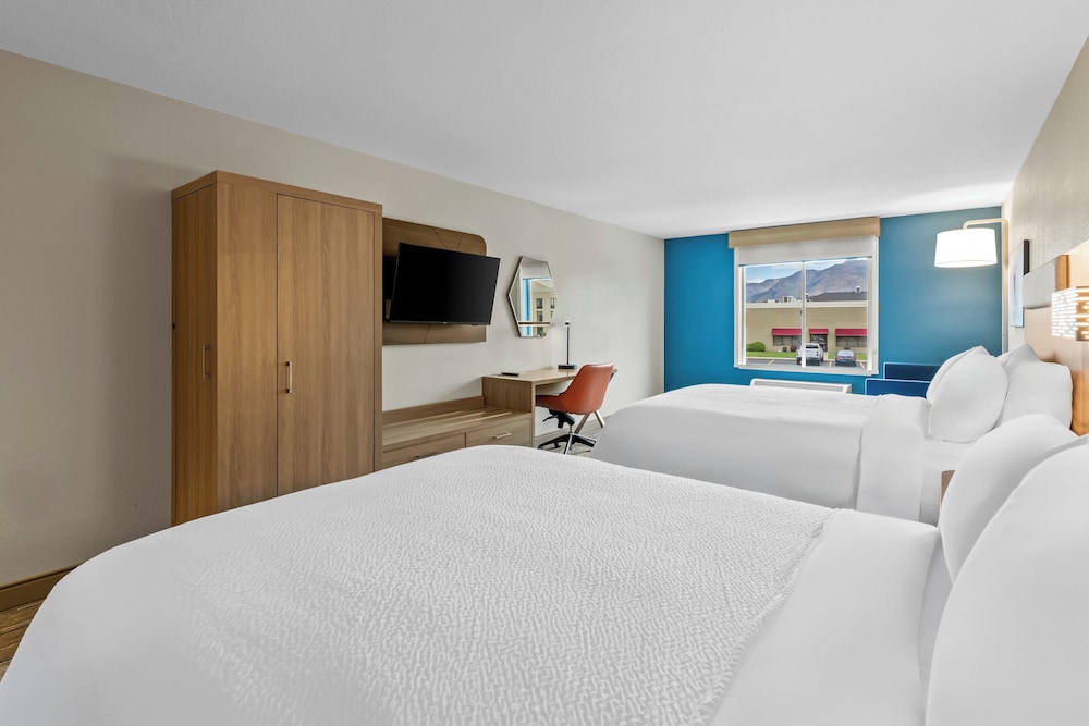 holiday inn express and suites ogden by ihg