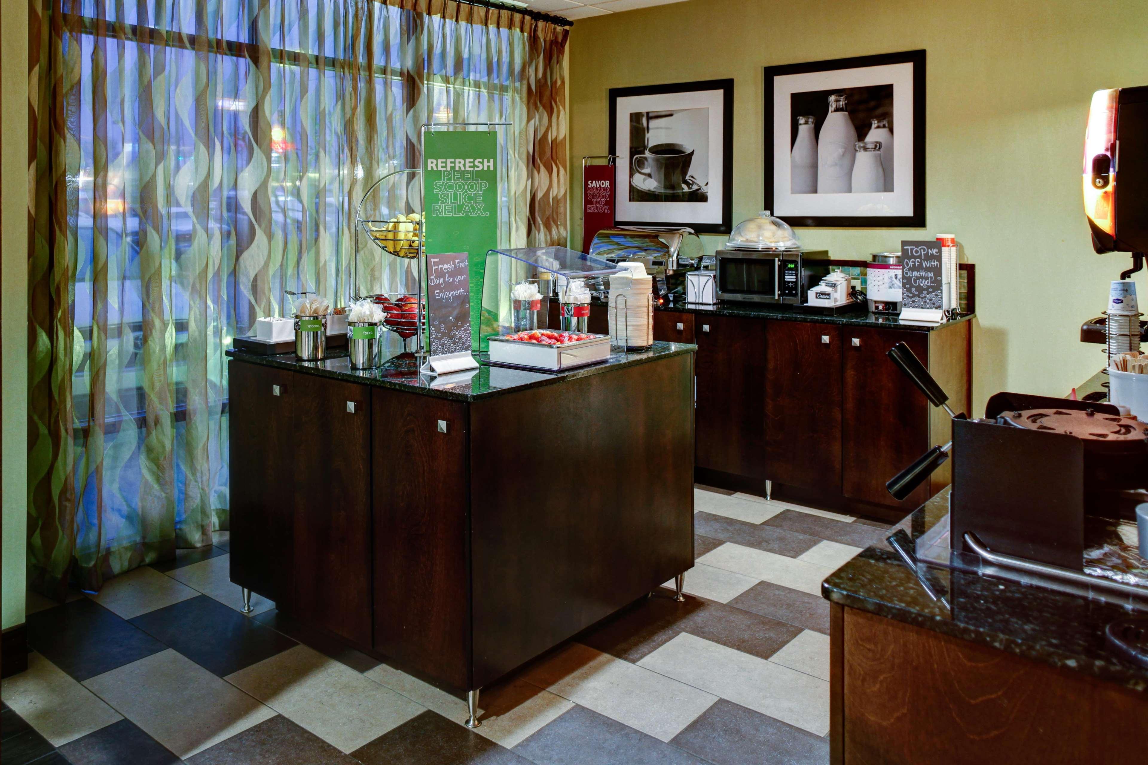 hampton inn and suites fultondale birmingham i 65 al