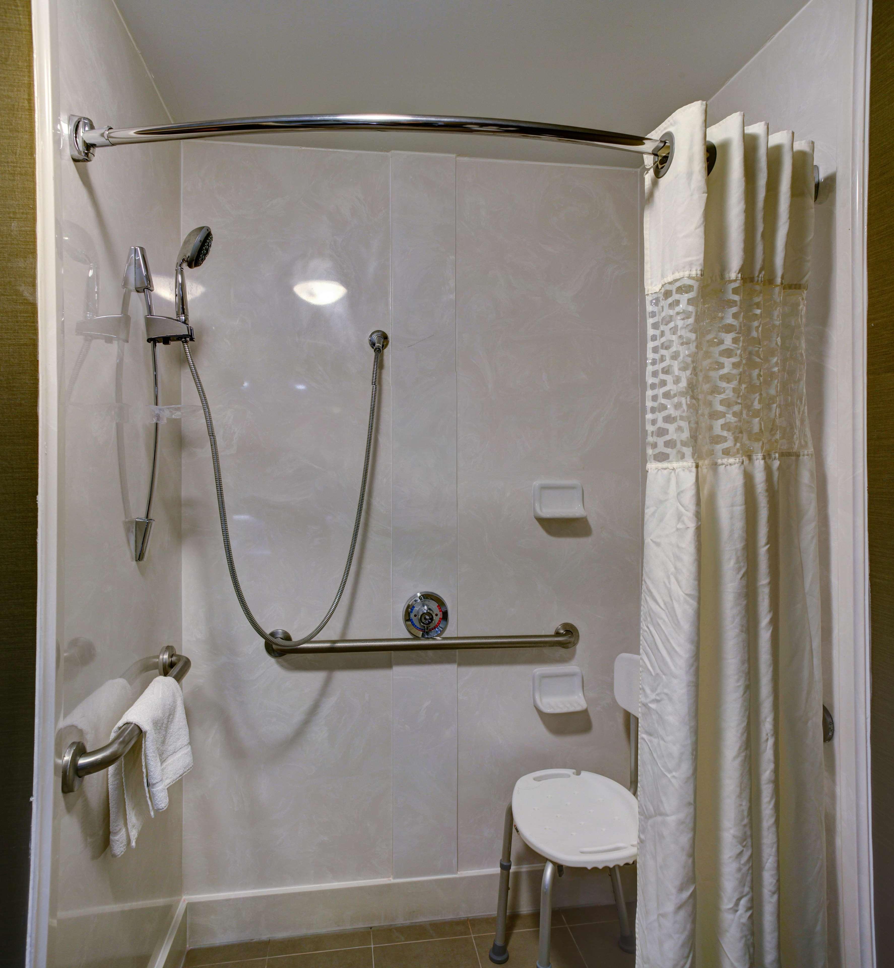 hampton inn and suites fultondale birmingham i 65 al