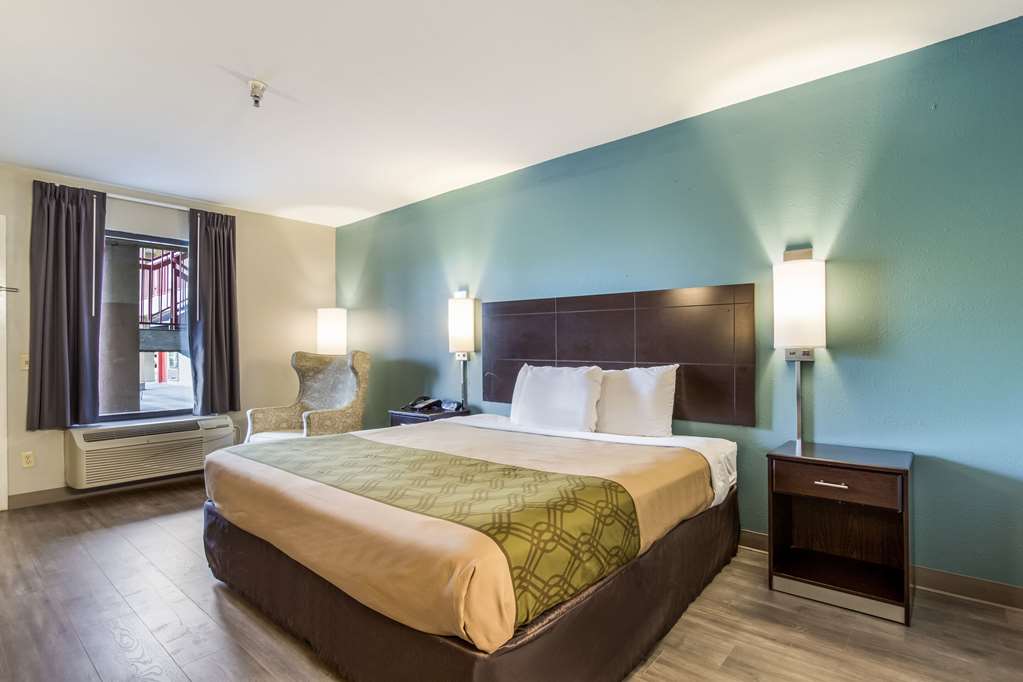 econo lodge inn and suites