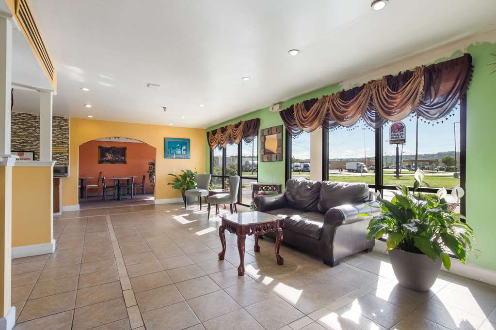 econo lodge inn and suites