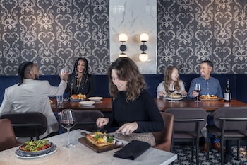 hotel saint clair magnificent mile