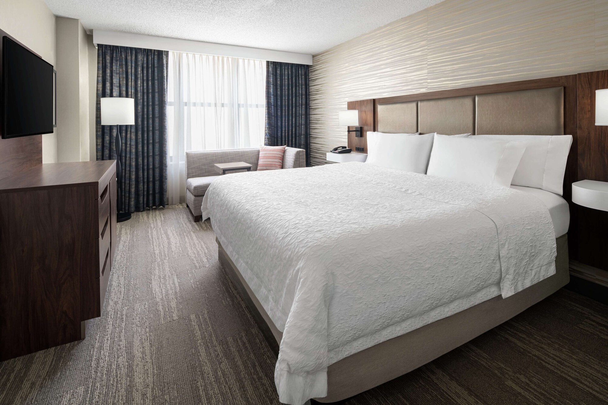 hampton inn and suites chicago downtown