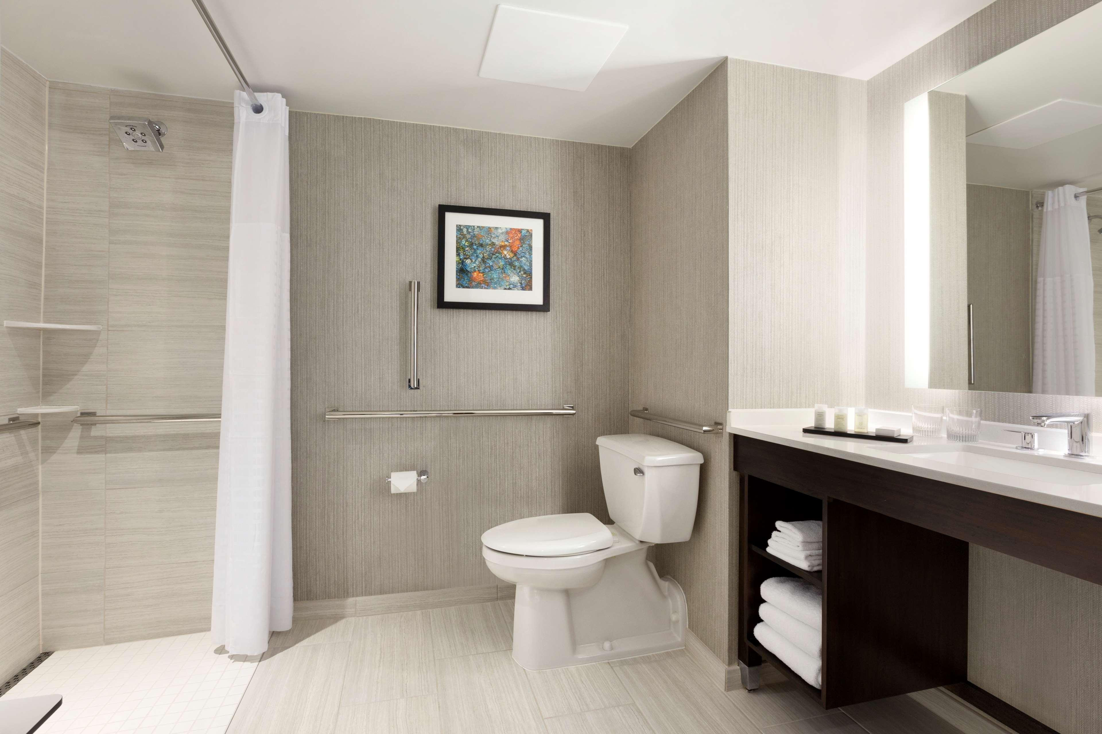 embassy suites by hilton chicago lombard oak brook