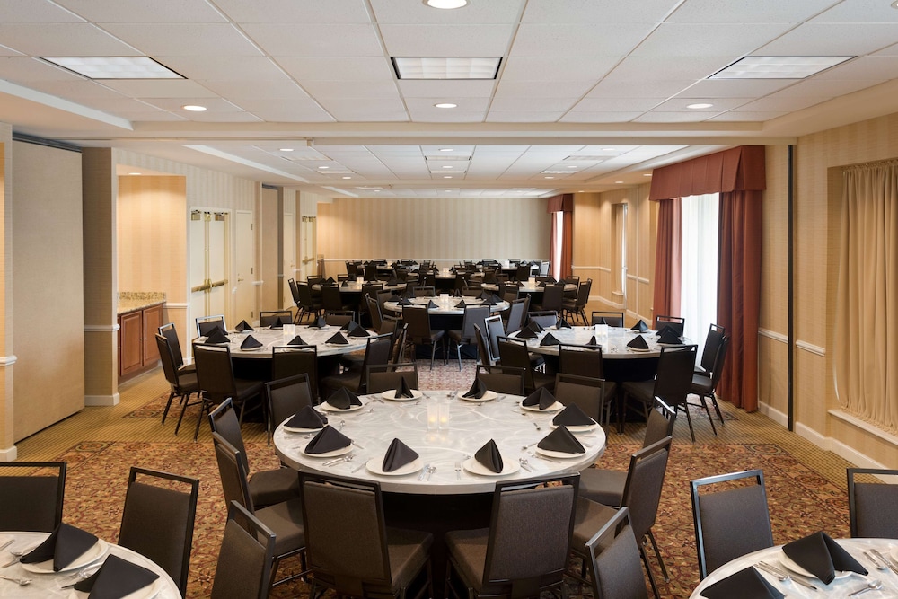 hilton garden inn chicago oak brook