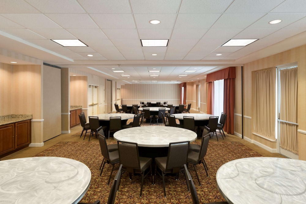hilton garden inn chicago oak brook