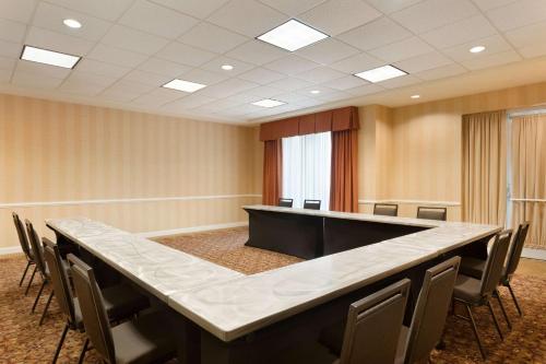 hilton garden inn chicago oak brook