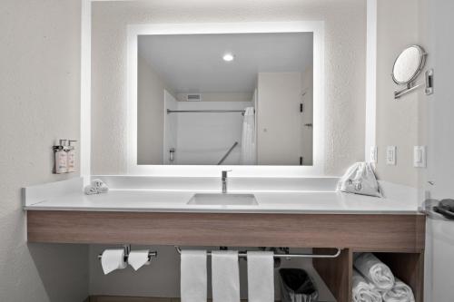 holiday inn express west point by ihg