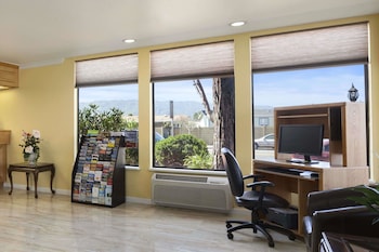Days Inn By Wyndham Gilroy,San Jose>>Gilroy,2 star