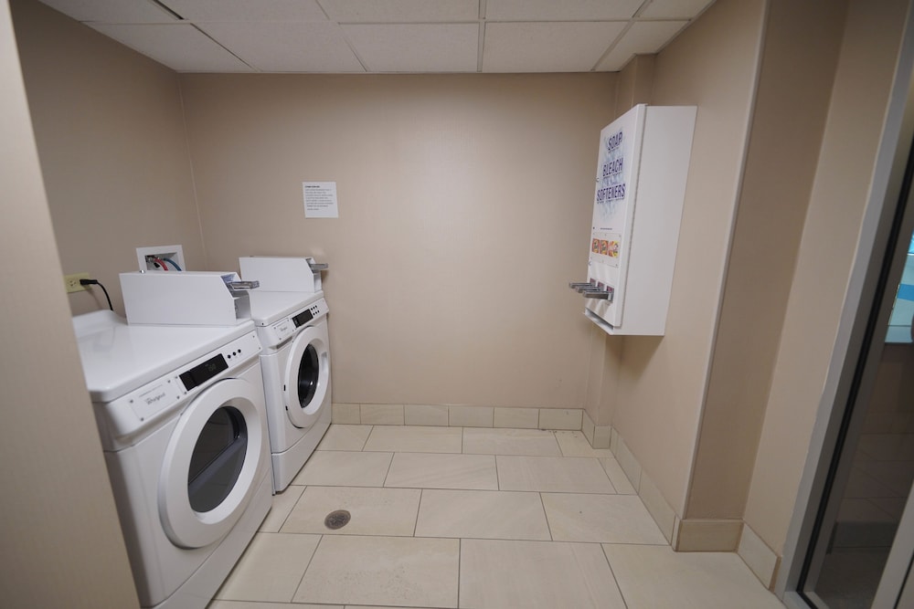holiday inn and suites chicago carol stream wheaton by ihg
