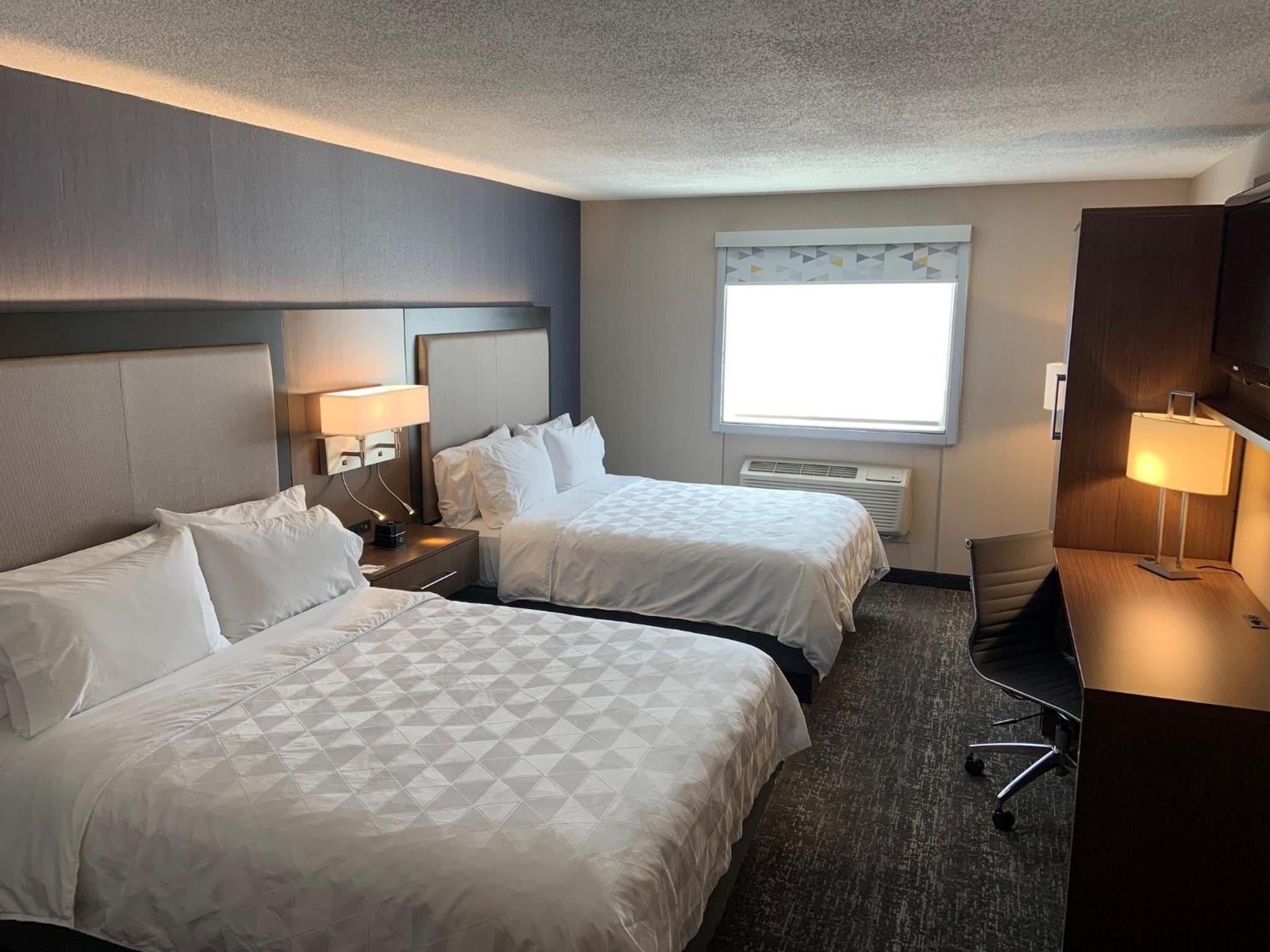 holiday inn and suites chicago carol stream wheaton by ihg