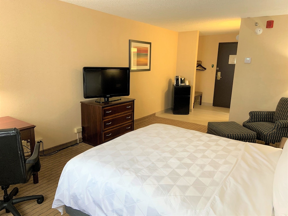 holiday inn and suites chicago carol stream wheaton by ihg