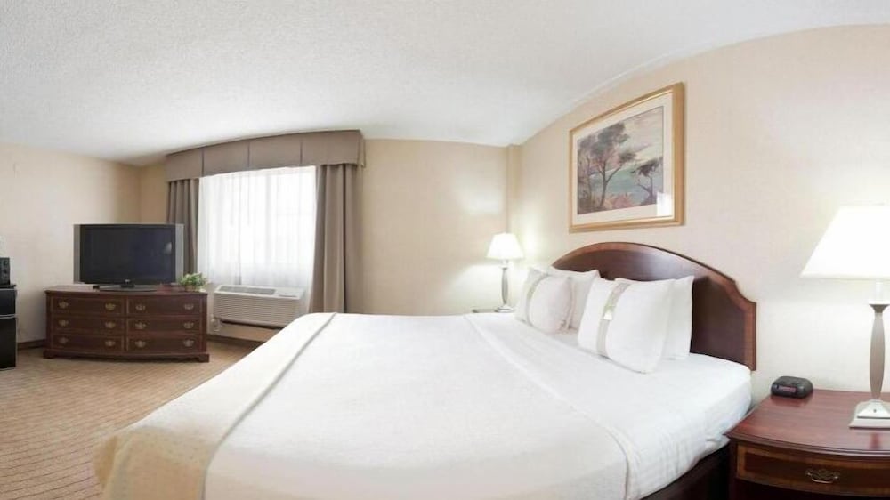 holiday inn and suites chicago carol stream wheaton by ihg