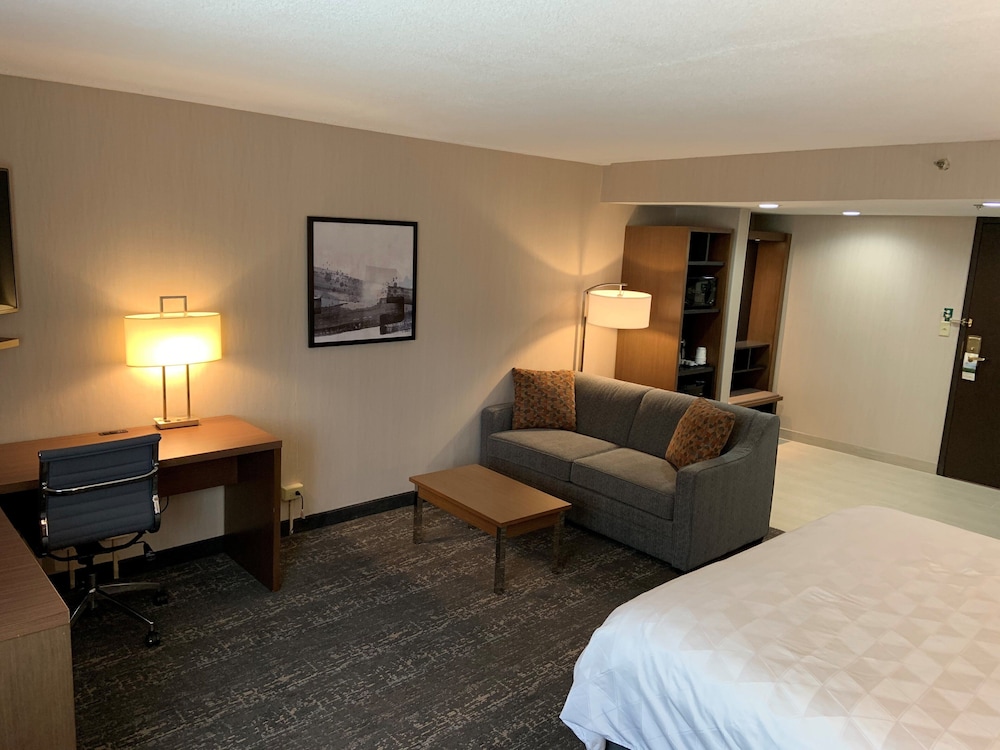 holiday inn and suites chicago carol stream wheaton by ihg