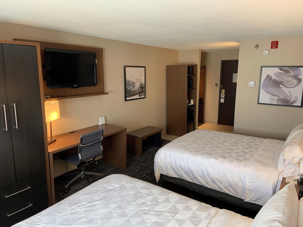 holiday inn and suites chicago carol stream wheaton by ihg