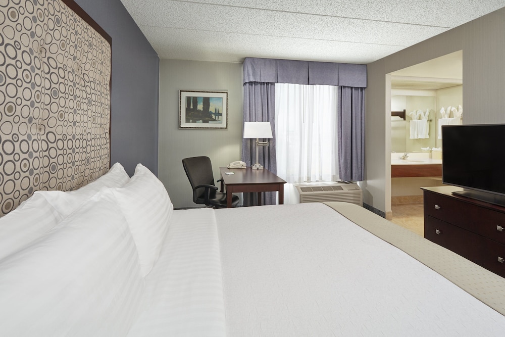 holiday inn and suites chicago carol stream wheaton by ihg