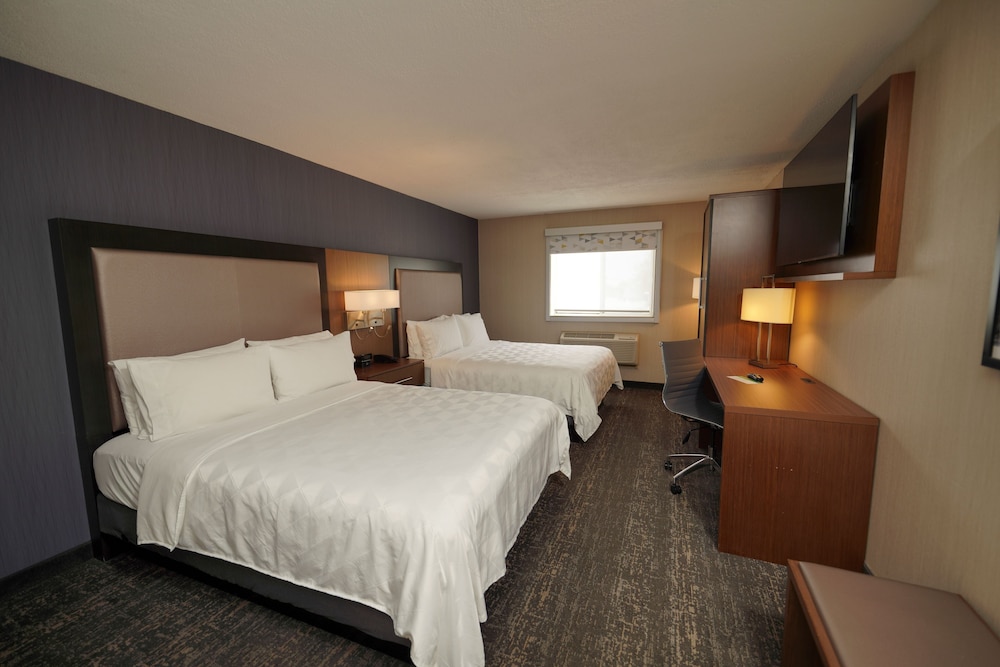 holiday inn and suites chicago carol stream wheaton by ihg