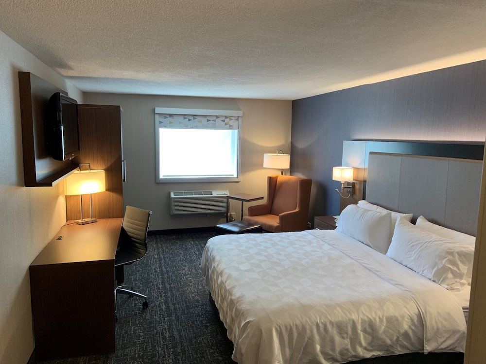 holiday inn and suites chicago carol stream wheaton by ihg