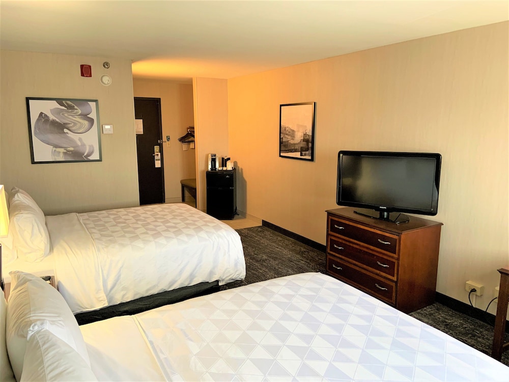 holiday inn and suites chicago carol stream wheaton by ihg