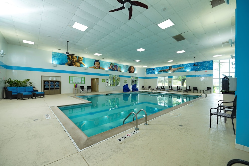 holiday inn and suites chicago carol stream wheaton by ihg