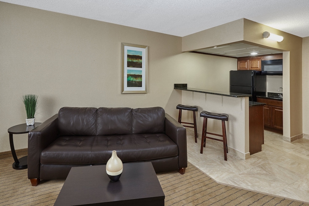 holiday inn and suites chicago carol stream wheaton by ihg